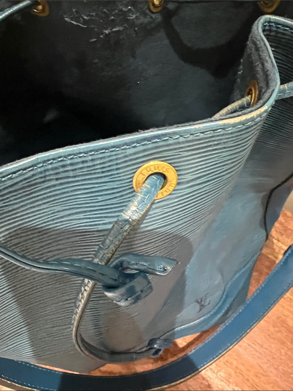 Louis Vuitton Teal Blue Epi Leather Drawstring Shoulder Bag - Picture 3 of 15